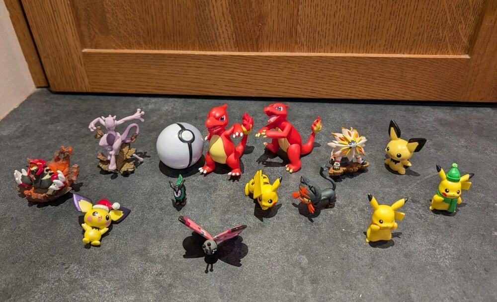 LOT POKEMON R ARE ACTION FIGURES CHARACTER TOY Lot